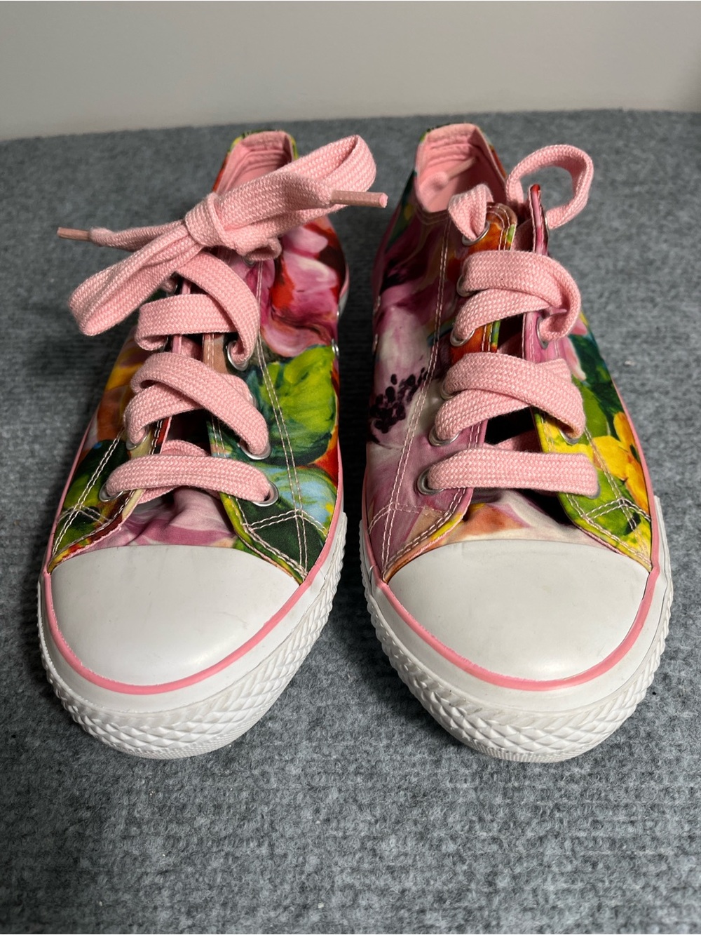 Beverly Feldman Floral Low-Top Sneakers with Pink Laces